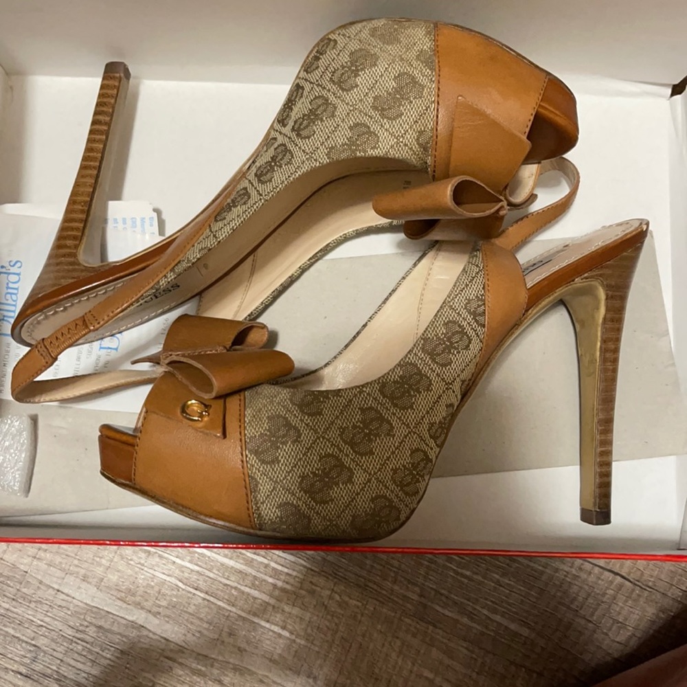 Guess Tan High Heel sz 8